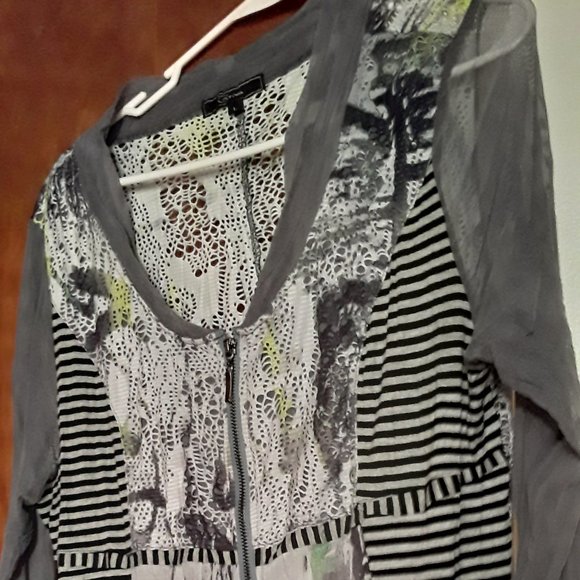 Catina Zip Up Tunic Light Weight - Picture 2 of 5